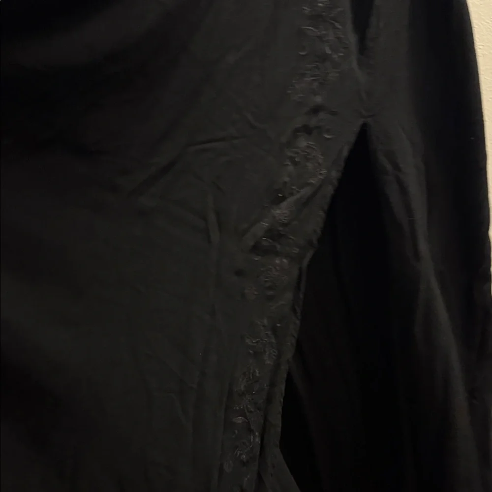 Elegant Black Women's Torrid 5X Skirt with lace slit - Picture 2 of 4